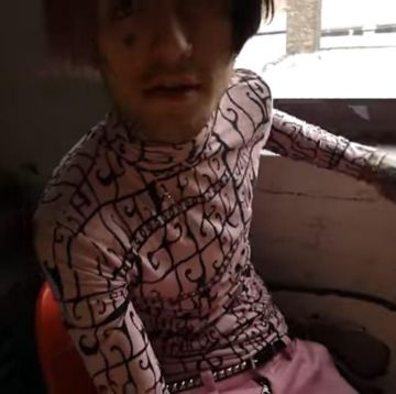La camiseta de cuello tortuga usada por Lil Peep en la cuenta de Instagram de @trimosievski