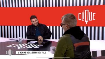 Le blouson kaki à motif tag dans le dos porté par Vald dans l'émission Clique dimanche