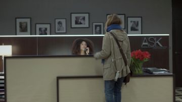 The coat beige with hood worn by Cécile de France (Cécile de France) in Ten Percent (S01E01)