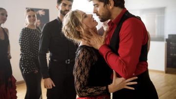 The blouse black lace Maud Baecker in the film Coup de foudre in Andalusia