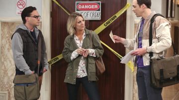 The bag worn by Leonard Hofstadter (Johnny Galecki) in the series the Big Bang Theory (S09E14)