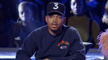 CPS pull bleu porté Chance Le Rappeur de Rythme + de Flux (S01E10)