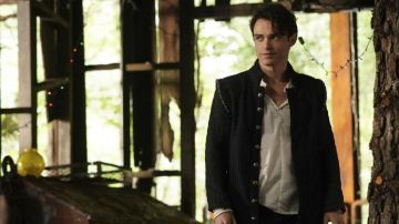 Jacket worn by Sebastian (Thomas Doherty) in Legacies (S02E02)