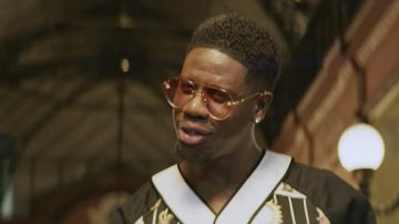 Las gafas de sol que lleva Franglish en su clip Petit diamant