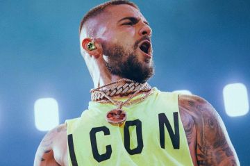 Dsquared2 Icône Jaune Réservoir porté par Maluma sur son Instagram account @maluma