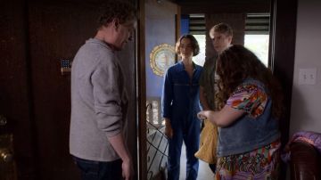 Bleu salopette / combinaison portée par Casey Gardner (Brigette Lundy-Paine) Atypique (S03E04)