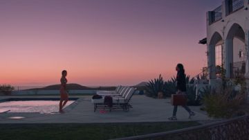 Les sneakers multicolores de Moha La Squale dans son clip Santa Monica