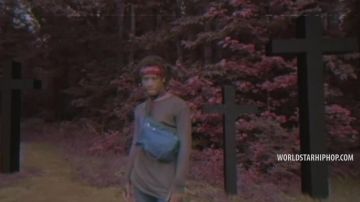Manches longues portées par Trippie Redd dans son Roméo et Juliette (WSHH Exclusif - official Music Video)