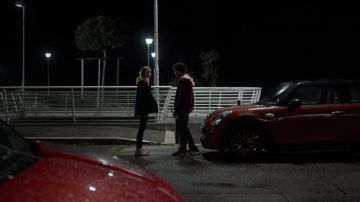 Asics chaussures de course sont portés par Chiara Altieri (Benedetta Porcaroli) dans Bébé (S02E04)