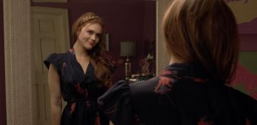 The dress pattern worn by Lydia Martin (Holland Roden) in the series Teen Wolf