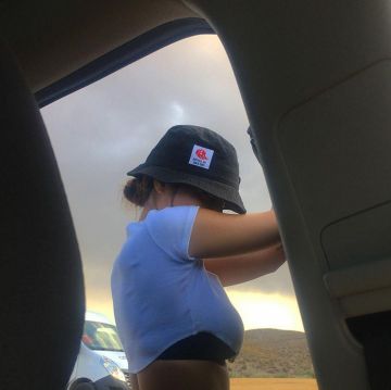 Le bob noir porté par Elisa Parron sur son compte Instagram @elisaparron