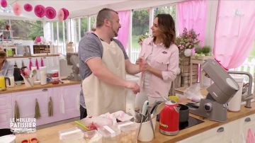 La veste rose de Julia Vignali dans Le Meilleur Pâtissier