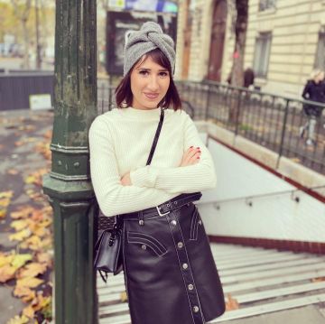 La jupe en cuir portée par Marie s’infiltre sur le compte Instagram de @mariesinfiltre