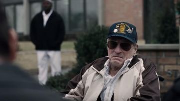 Bleu Teamsters capuchon porté par Frank Sheeran (Robert De Niro) dans L'Irlandais