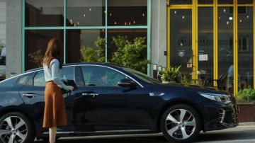 The skirt brown long Oh Yeon-joo (Han Hyo-joo) in W-Two Worlds (S01E15)