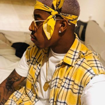 La chemise à carreaux jaune de Presnel Kimpembe sur son compte Instagram