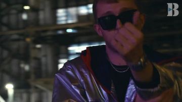 La veste argent portée par Vald dans son clip Vald | Freestyle BooskaVald