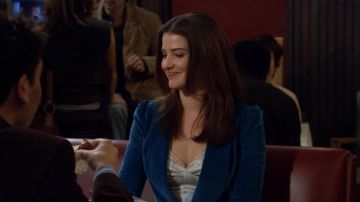 La veste blazer bleue de Robin Scherbatsky (Cobie Smulders) dans How I Met Your Mother (S01E17)