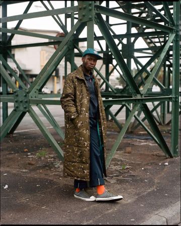 The long coat of the brand Converse worn by Ntokozo Nkambule on the account Instagram of @van_storkovic