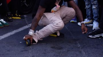 Pantalones cargo con cremallera usados por Offset en Up The Smoke video musical por Stunna 4 Vegas