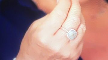 El anillo que lleva Laurence (Charlotte Valandrey) en la serie Tomorrow nos pertenece