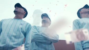 La camiseta que lució Mister V en su clip JAMAIS feat. PLK