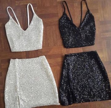 El vestido de lentejuelas negras o beige en la cuenta de Instagram de @clothing_inspos