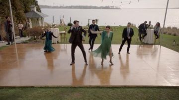 Green dress worn by Sierra (Emily Browning) in The Affair (S05E11)