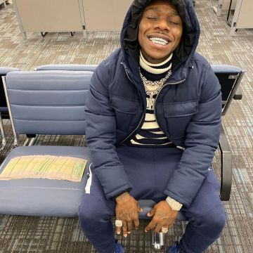 La chaqueta de plumas que llevaba DaBaby en su cuenta de Instagram @dababy