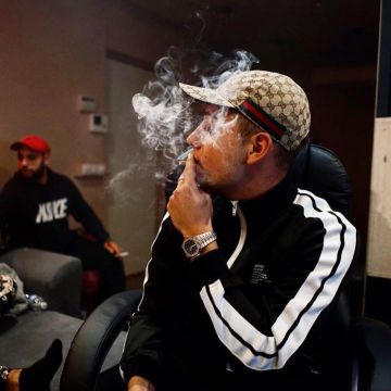 La veste de survêtement portée par PLK sur son compte Instagram @plkpb