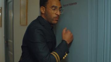 Les lunettes à verres carrés oversize portées par Heuss l'Enfoiré dans le clip Ne reviens pas de Gradur