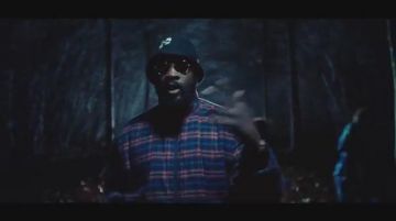 La veste à carreaux portée par Damso dans le clip God Bless de Hamza