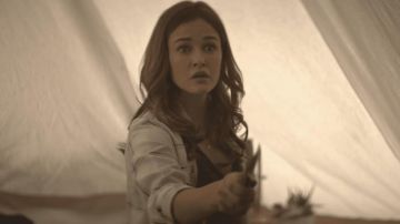 Camisa de mezclilla a cuadros abotonada usada por Candace Stone (Ambyr Childers) en YOU (S02E05)