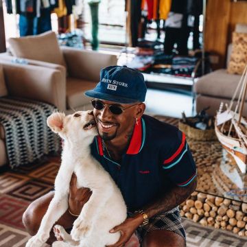 El polo azul con rayas rojas que lució Jérôme Boateng en su cuenta de Instagram @jeromeboateng