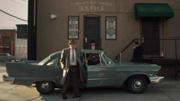 Green hat worn by Frank Sheeran (Robert De Niro) in The Irishman