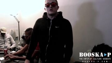Le veste zippée à capuche Nike de Vald dans sa vidéo Freestyle Booska NQNT