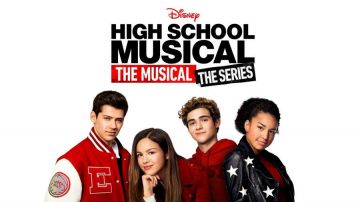East High chandail à capuchon porté par Ricky (Josué Bassett) dans High School Musical: La Musique: La Série de promotion