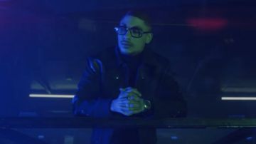 Veste portée par Maes dans son Lointain de la musique de la vidéo de l'exploit. Ninho