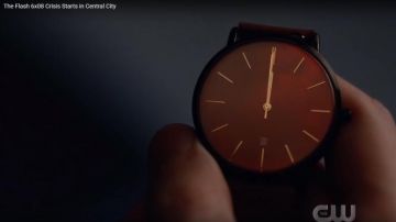 Reloj usado por Barry Allen (Grant Gustin) como se ve en The Flash (S06E08)
