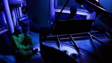 Suéter verde usado por Lil Peep en su video musical Don't Lose Focus con ILoveMakonnen