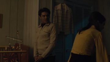 The knit sweater of the year 1960/1970 worn by Ted Bundy (Zac Efron) is in Extremely Wicked, Shockingly Evil and Vile