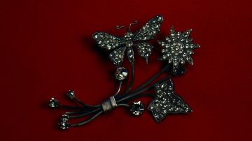 Brooch of Ysabeau De Clermont (Lindsay Duncan) A Discovery of Witches