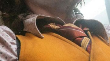 Striped tie worn by Arthur Fleck (Joaquin Phoenix) in Joker