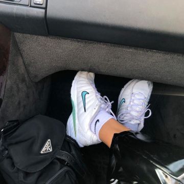 Zapatos Nike usados por Tara Martin en su cuenta de Instagram @taraskymartin