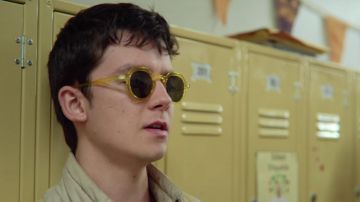 Jaune Lunettes de soleil portées par Otis Milburn (Asa Butterfield) dans l'Éducation Sexuelle (S02E07)