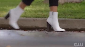 Ankle boots white heel of Olivia Baker (Samantha Logan) in All American