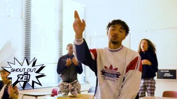 Adidas Sweat-shirt comme on le voit en Fonction des Étudiants en musique de la vidéo de Lil Rizière, Zé & Seiji Apd