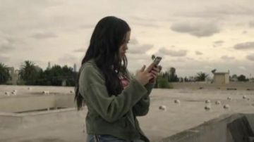 Hoodie worn by Ellie (Jen­na Or­te­ga) as seen in YOU (S02E01)