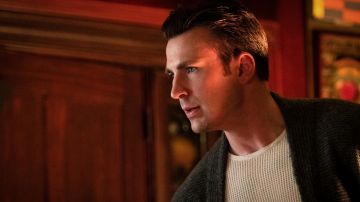 Suéter de punto crema / Camisa usada por Ransom Drysdale (Chris Evans) en Knives Out