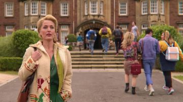 Cardigan usado por Jean Milburn (Gillian Anderson) en Sex Education (S02E03)